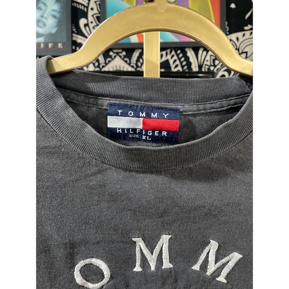 Vintage Y2K Tommy Hilfiger Streetwear Graphic Tee Embroidery Patch Oversized XL - Picture 2 of 8